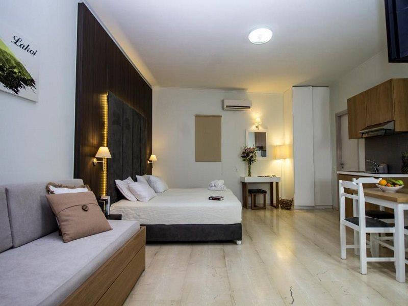 Elia Stalos Apartments Agia Marina  Exterior photo