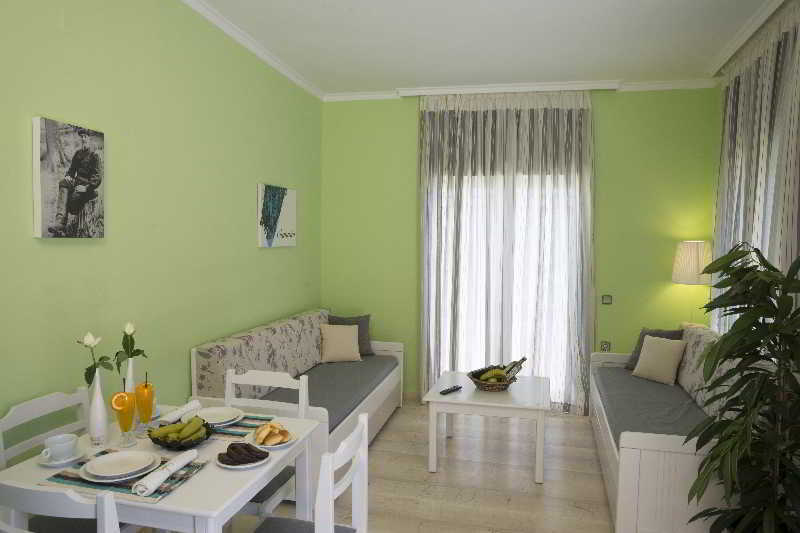 Elia Stalos Apartments Agia Marina  Exterior photo