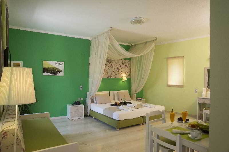 Elia Stalos Apartments Agia Marina  Exterior photo