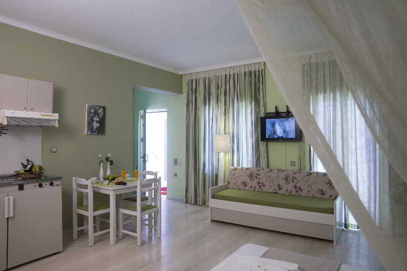Elia Stalos Apartments Agia Marina  Exterior photo