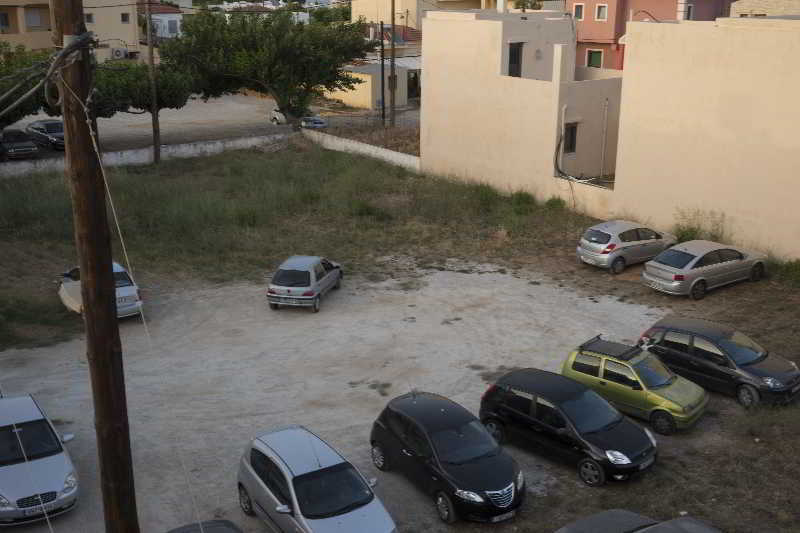 Elia Stalos Apartments Agia Marina  Exterior photo